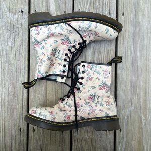 Dr. Martens Floral Boot